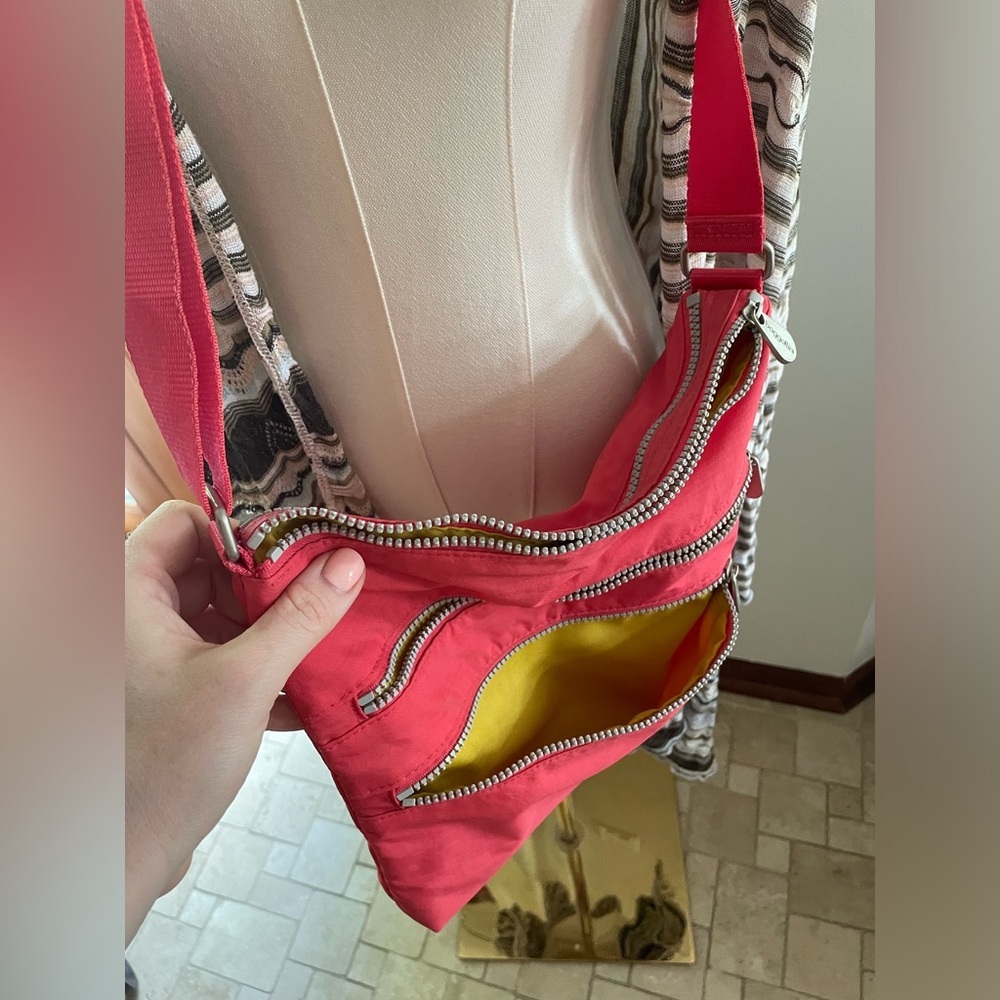 Baggallini Zippered Washable Crossbody Bag Large Size - Picture 10 of 10